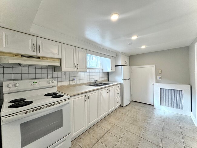 Building Photo - 65 Fairfield Ave