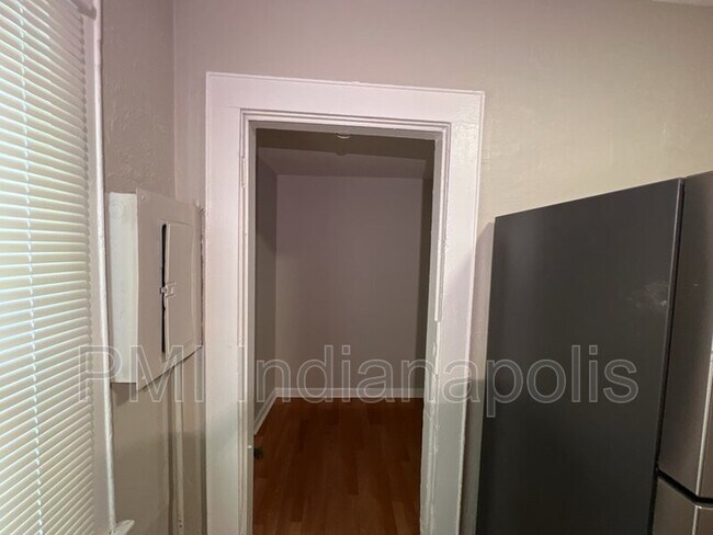Foto del edificio - 310 N Riley Ave