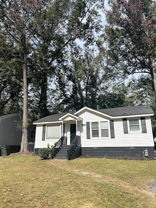 Foto del edificio - 3 Bed 2 Bath in Hapeville!