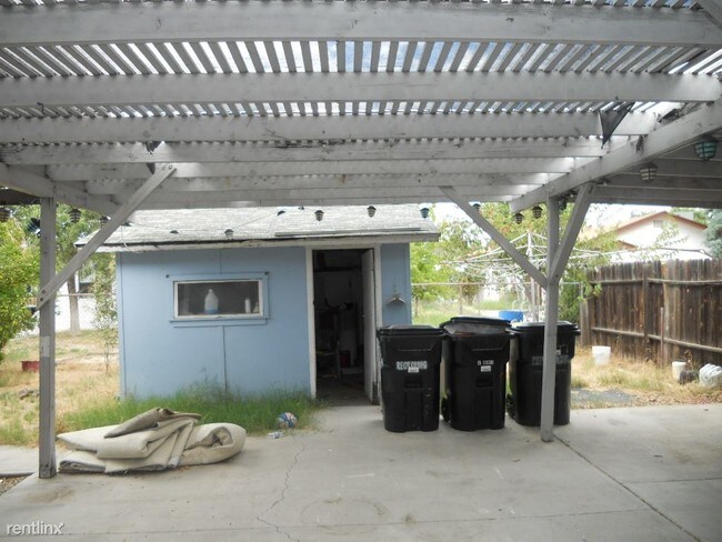 Building Photo - 920 Lucerne Dr
