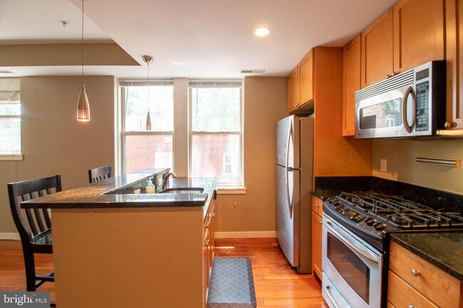Foto del edificio - 2535 13th St NW