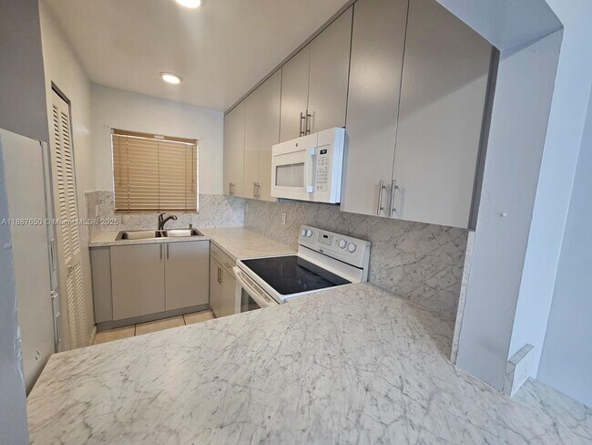 Foto del edificio - 10851 SW 2nd St