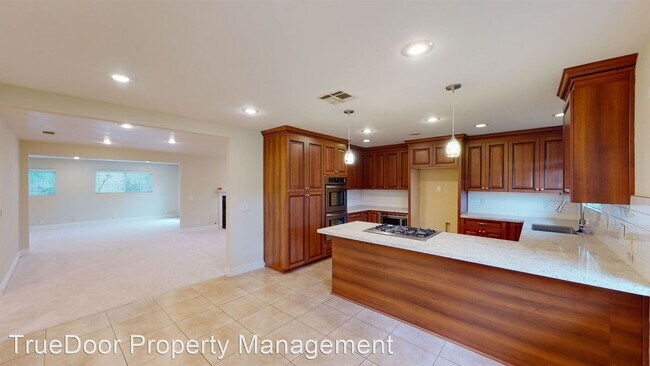 Building Photo - 5 br, 3 bath House - 1320 Lynwood Street