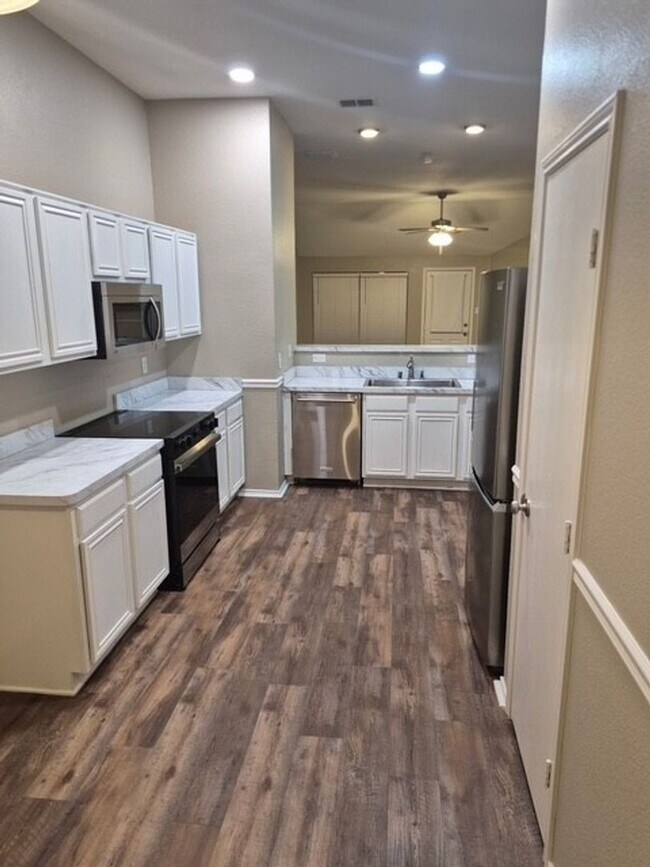 Foto del edificio - 809 Canyon Cove Dr