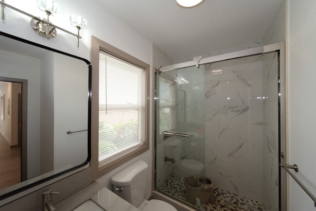 Building Photo - 1528 Hooli Cir