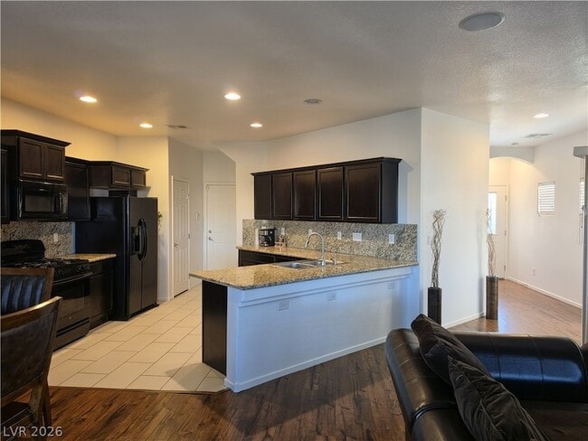 Building Photo - 2880 Sparkling Sea St