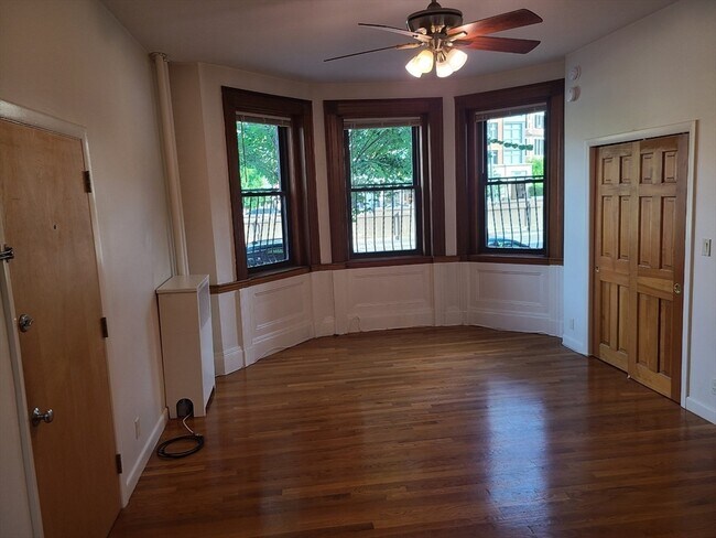 Foto del edificio - 907 Beacon St