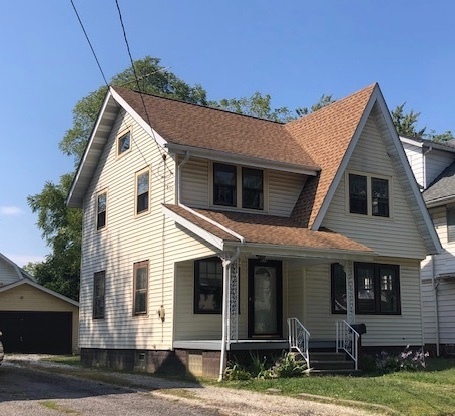 Primary Photo - For Rent - 3 bedrooms & 1 bathroom house