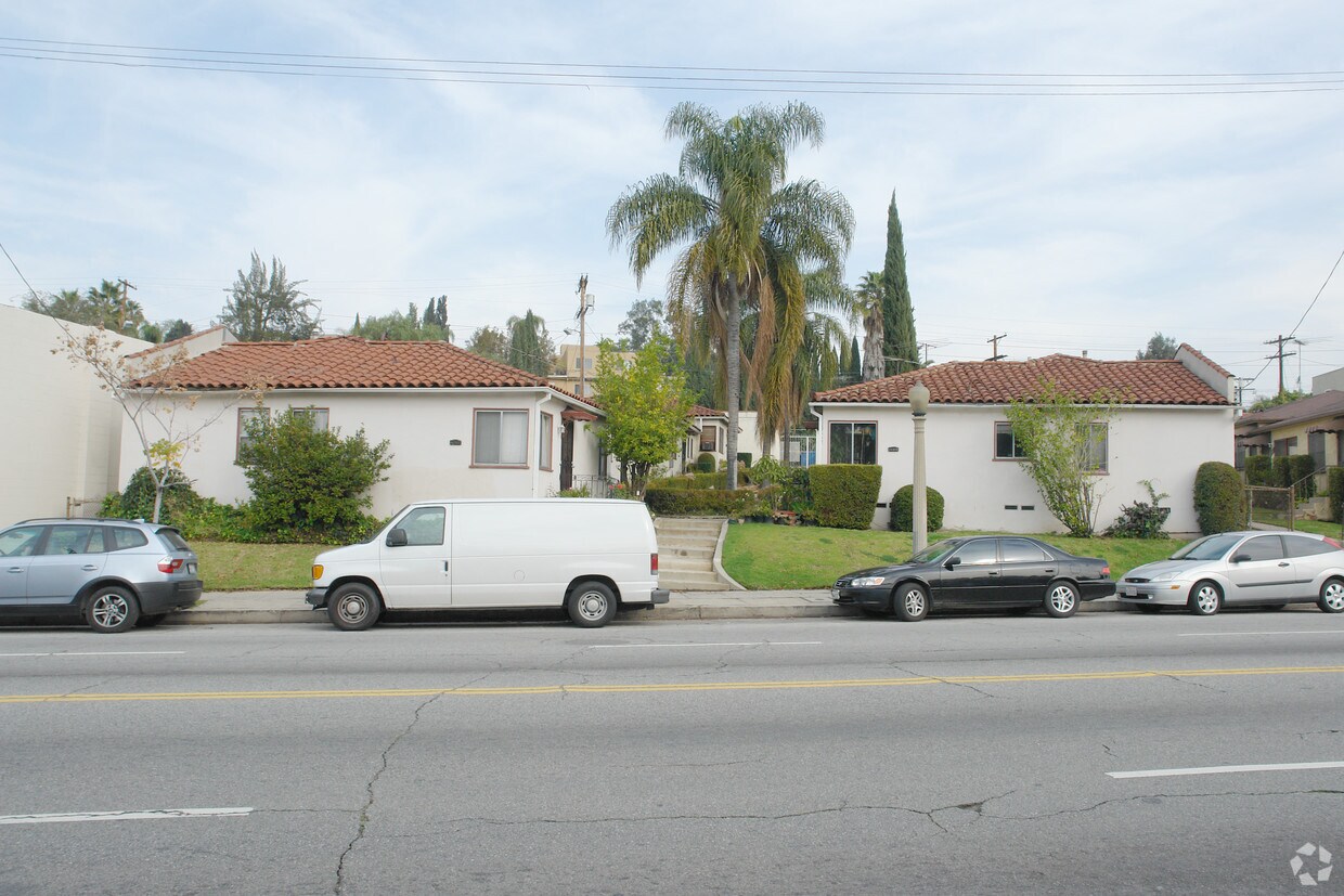 Primary Photo - 2911-2919 Rowena Ave