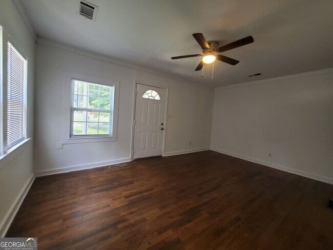 Foto del edificio - 2577 Eastwood Dr