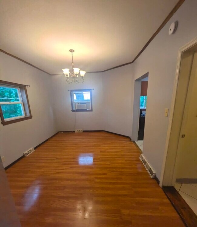 Foto del edificio - 115 N Ray St