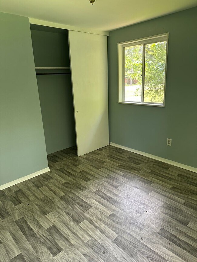 Building Photo - 755 Forest Ave