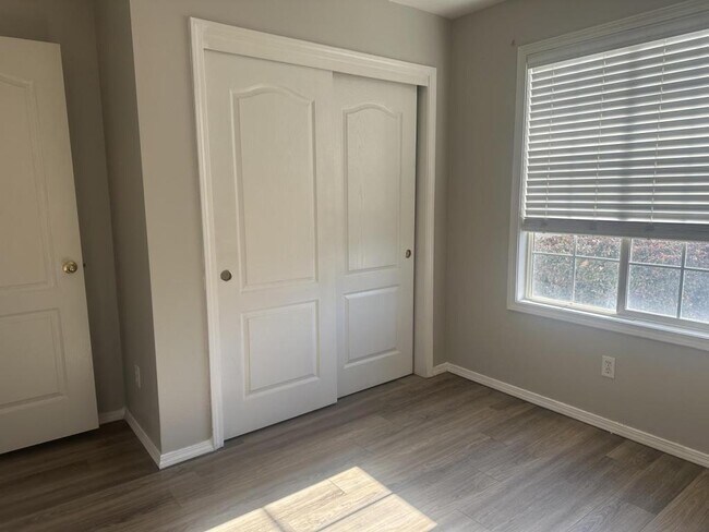 Foto del edificio - 2412 W Sweetbay Ave