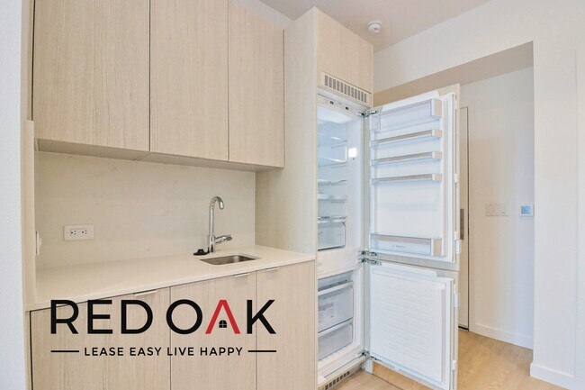 Foto del edificio - 8820 Belford Ave