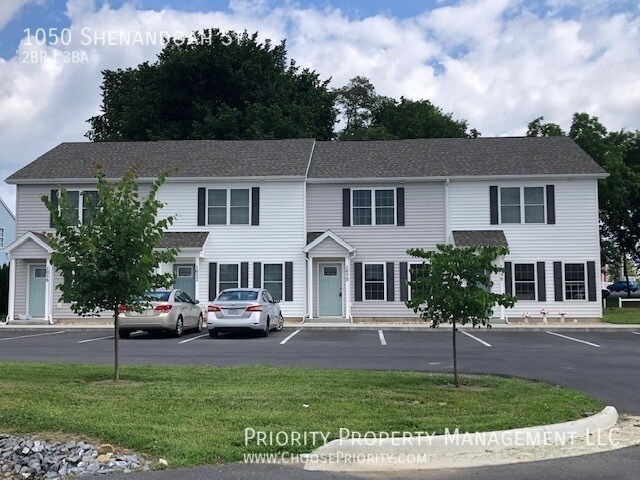 Building Photo - 2 bedroom, 2.5 bath Townhome Near EMU,
