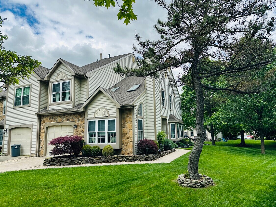 Primary Photo - 32 Alderton Ln