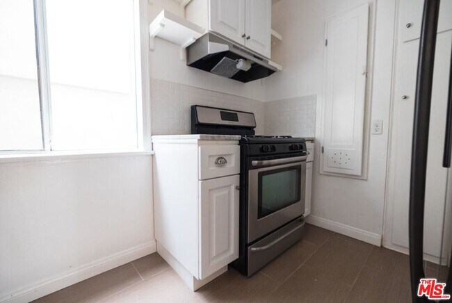 Foto del edificio - 2450 Overland Ave