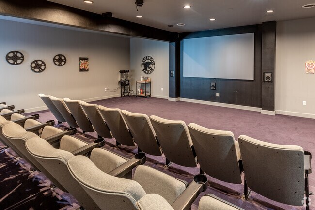 Sala de cine - The Pointe on College