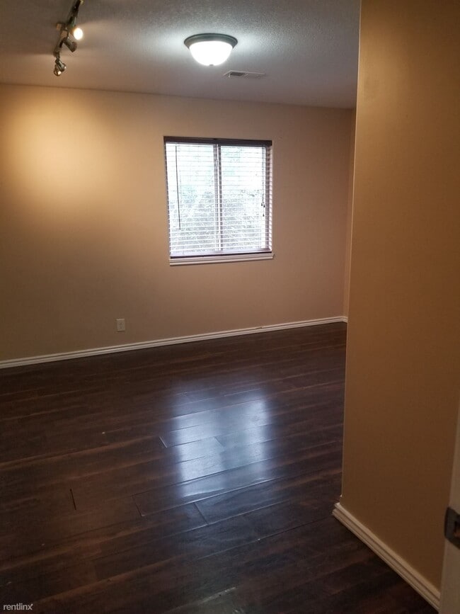 Building Photo - 3 br, 1 bath Duplex - 826 S Richmond Ave