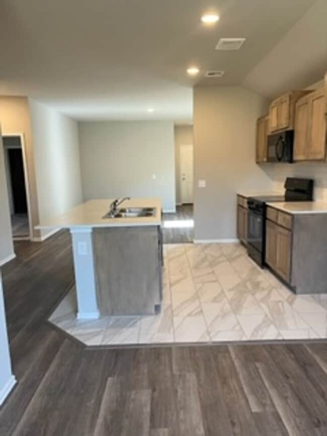 Building Photo - Newly Built!