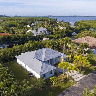 Building Photo - 2135 Island Dr