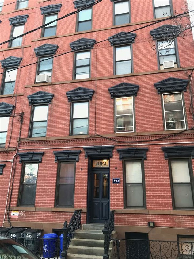 Primary Photo - 802-804 Park Ave