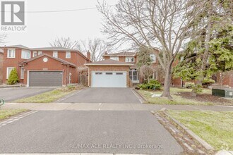 Building Photo - 1319 Greenwood Crescent