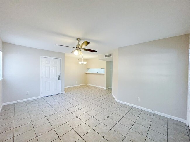 Building Photo - 10601 South Dr