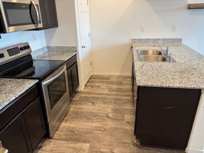 Foto del edificio - Lemmon Valley Townhouse