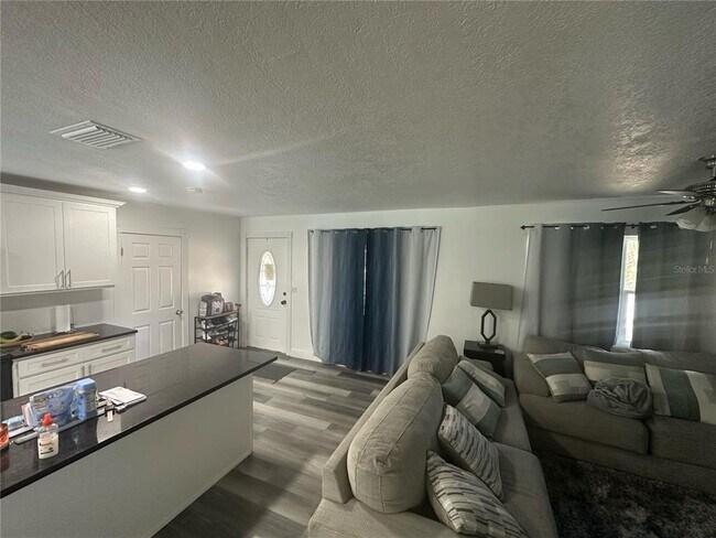 Foto del edificio - 1011 Gerona Ave