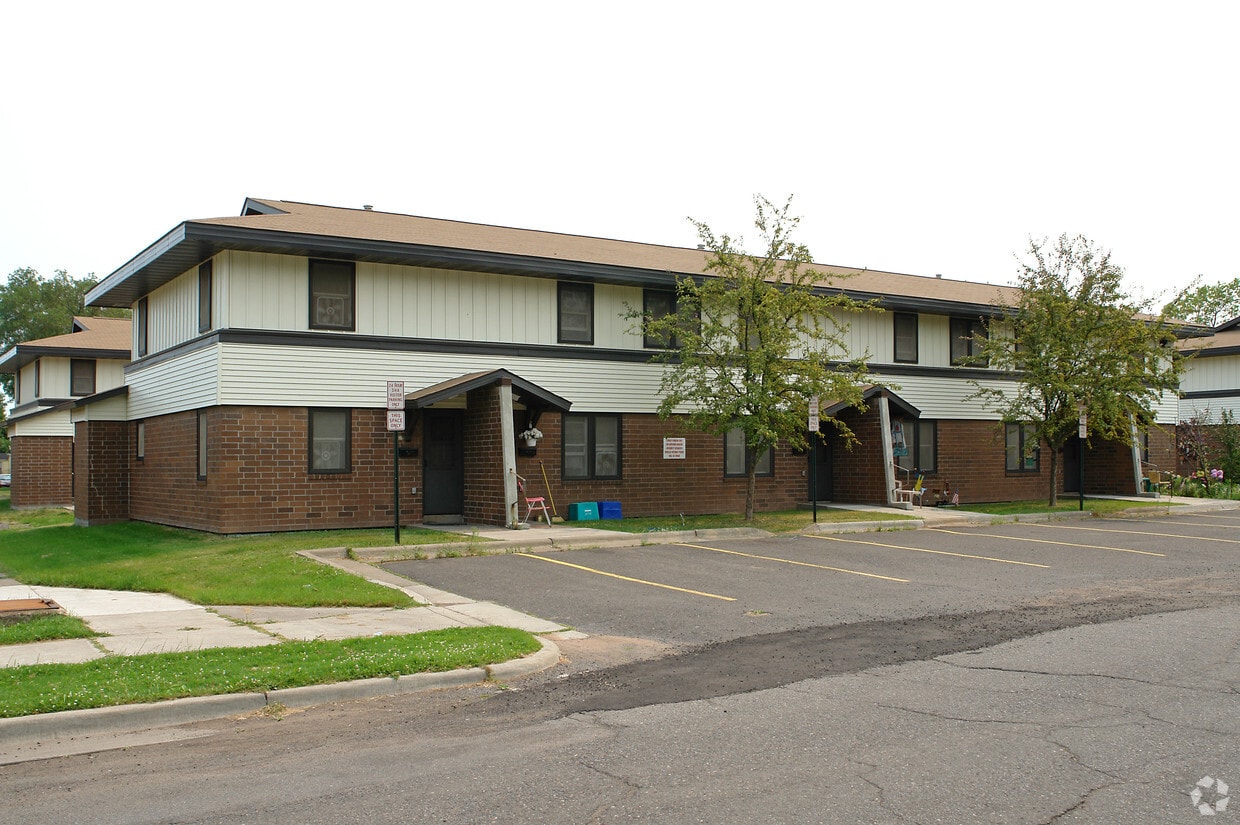 626636 Cumming Ave, Superior, WI 54880 Apartments in Superior, WI
