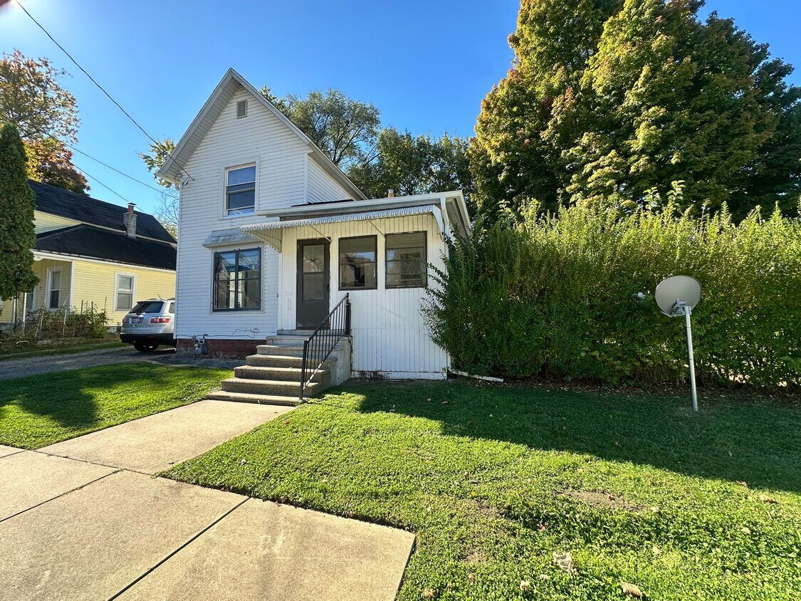 Building Photo - Three Bedroom House in Battle Creek
