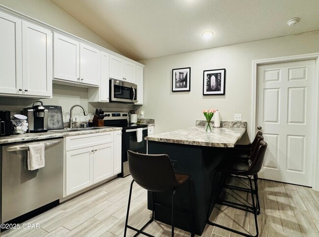 Building Photo - 6126 Loquat Ave