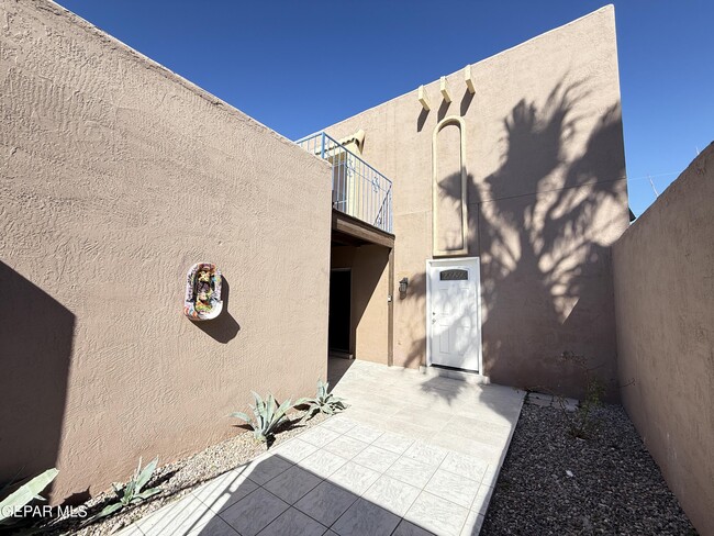 Building Photo - 10407 Ashwood Dr