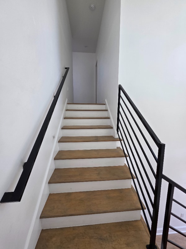 Building Photo - 2431 Franklin Ave