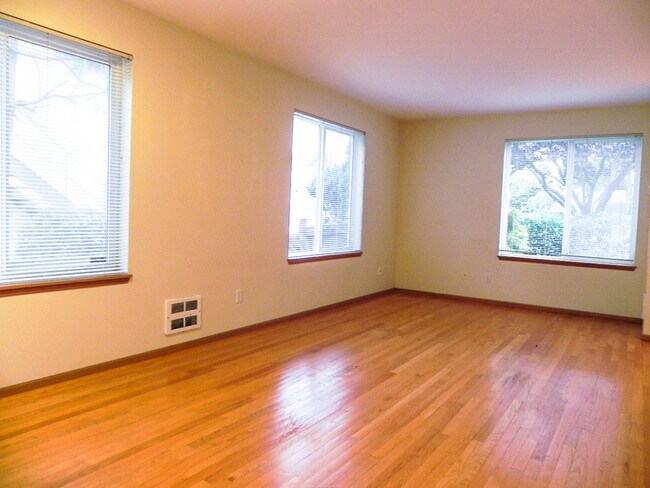 Foto del edificio - 3648 Whitman Ave N