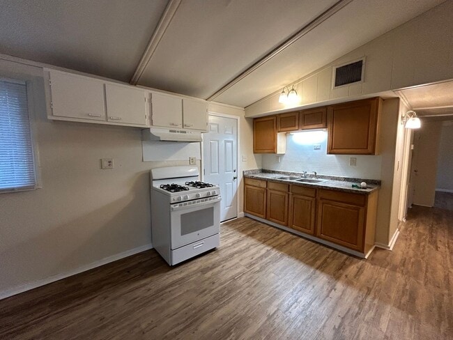 Foto del edificio - 73 Spence Ave