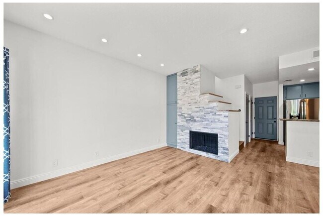 Foto del edificio - Don't Miss This One | Upgraded Stevenson Ranch Home for Rent