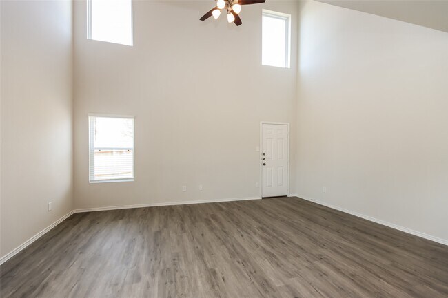 Building Photo - 15239 Estrella Rd W