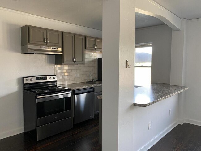 Foto del edificio - 2519 N. Harvey Ave.