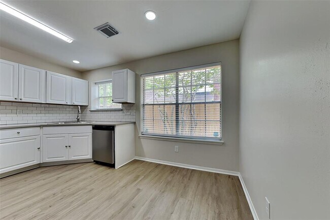 Foto del edificio - 4010 Spring Meadow Dr