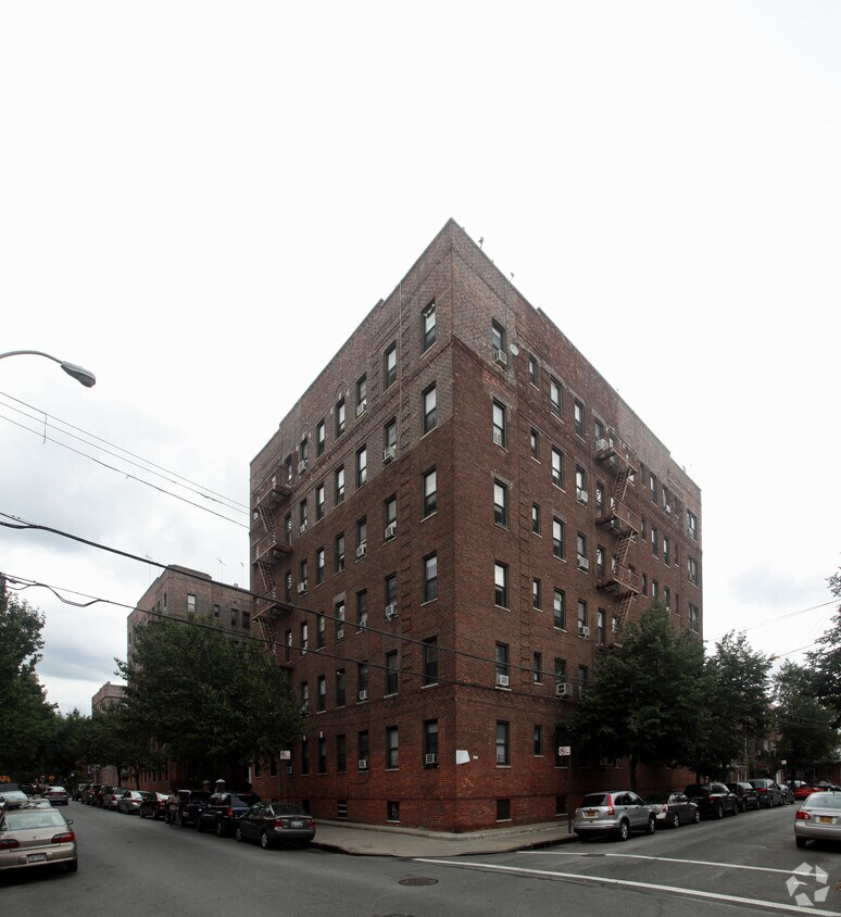 Foto principal - 91-36 Lamont Ave