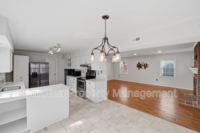 Foto del edificio - 805 Farm Tree Ln