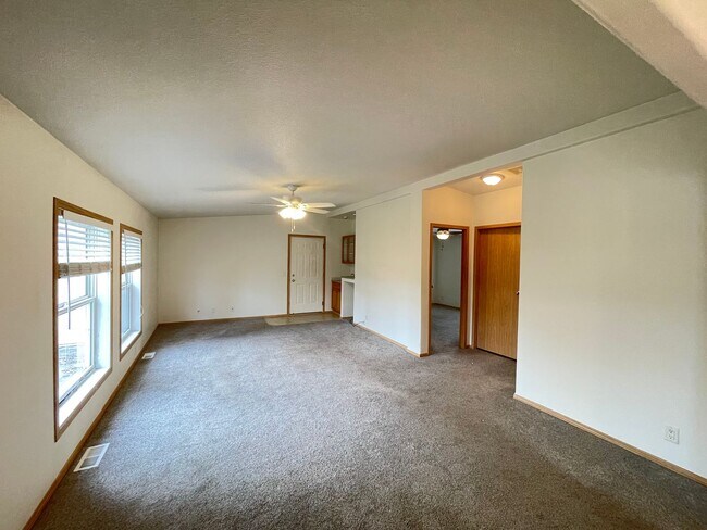 Foto del edificio - 1780 N Pinewood Ct