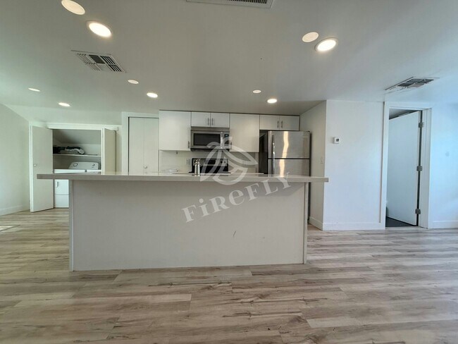 Foto del edificio - 1695 E Indianola Ave