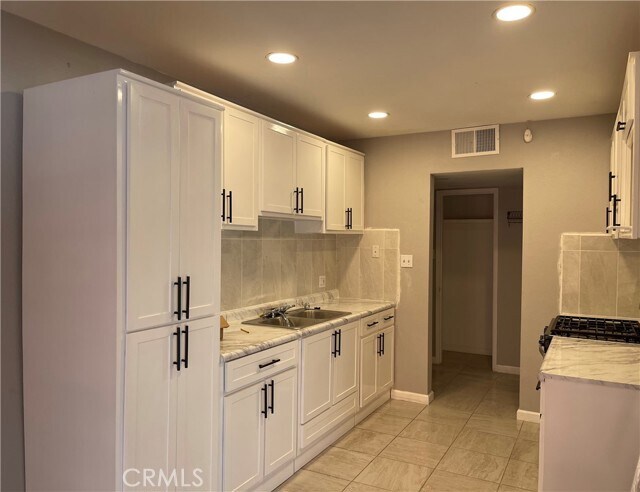 Building Photo - 26 Las Flores Dr