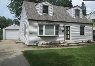 Building Photo - 1907 W Pearl Ave