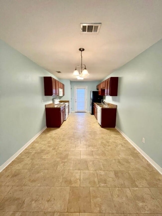 Building Photo - Nice 3 Bedroom FWB Townhome For Rent!