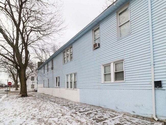 Building Photo - 10800 S Hoxie Ave