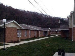 Building Photo - 3020 Riffle Dr